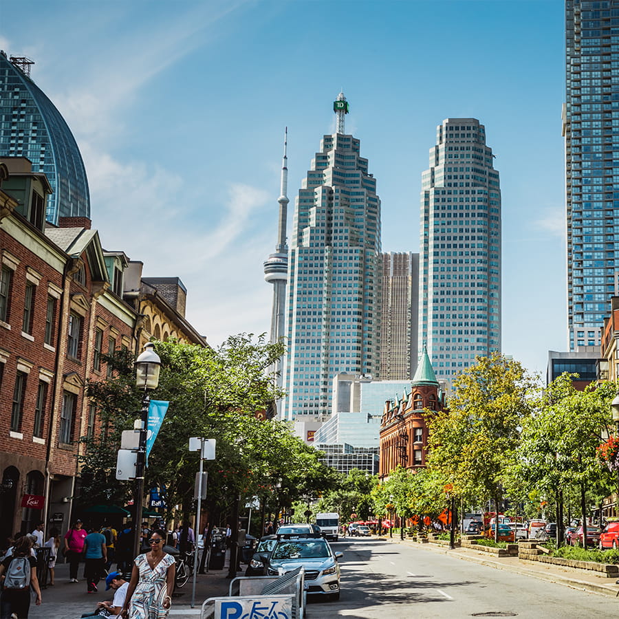 TORONTO Real Estate - Larissa Sarakaeva, Broker